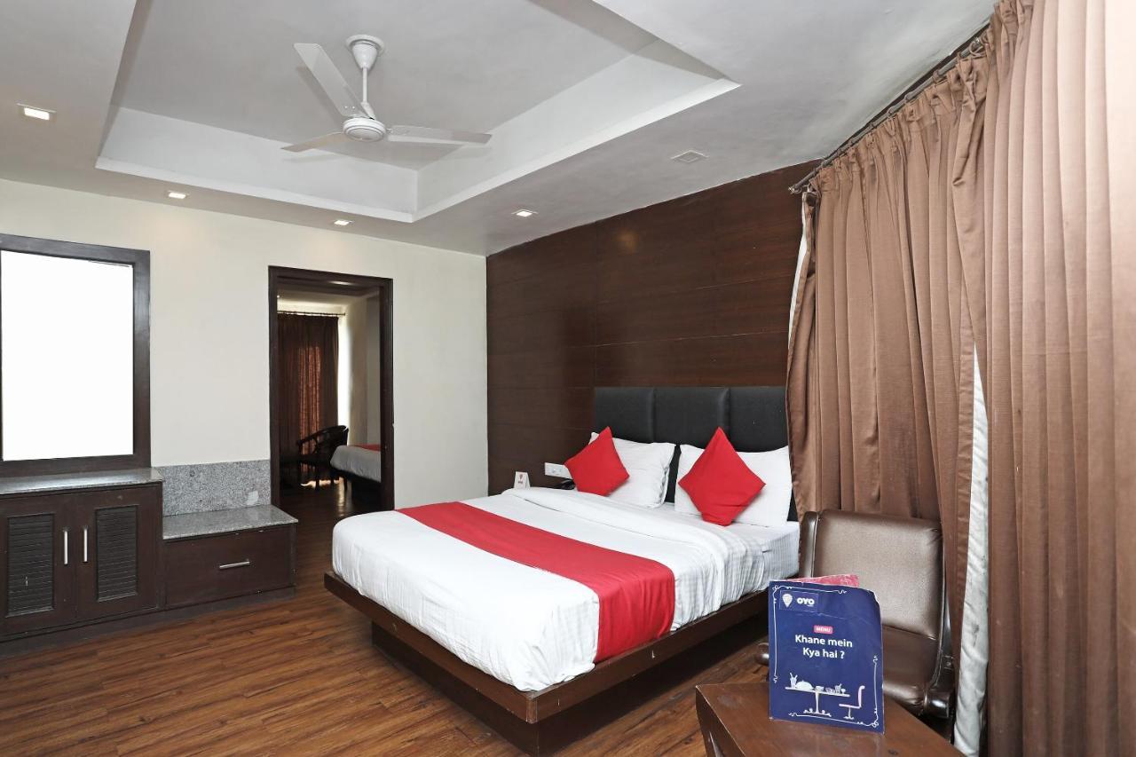 Oyo 4956 Hotel Maharaja Palace Kanpur Exterior foto