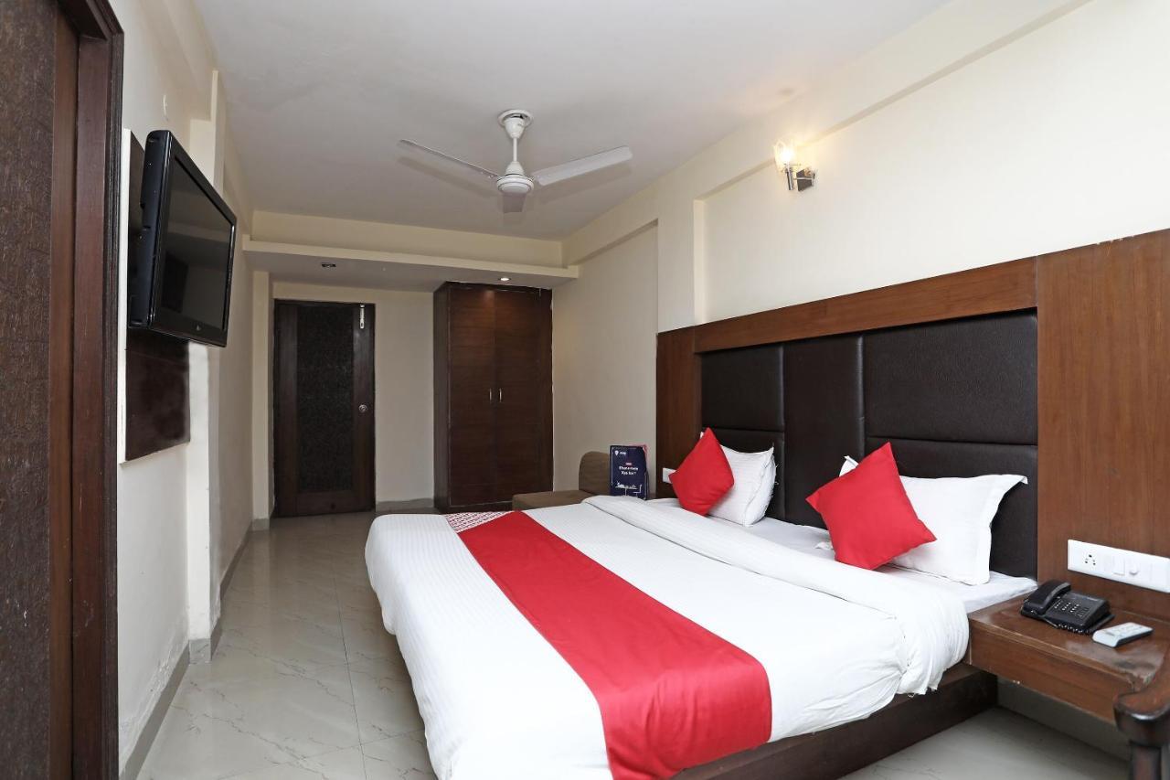 Oyo 4956 Hotel Maharaja Palace Kanpur Exterior foto