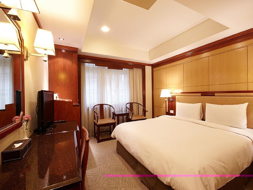 Oyo 4956 Hotel Maharaja Palace Kanpur Zimmer foto